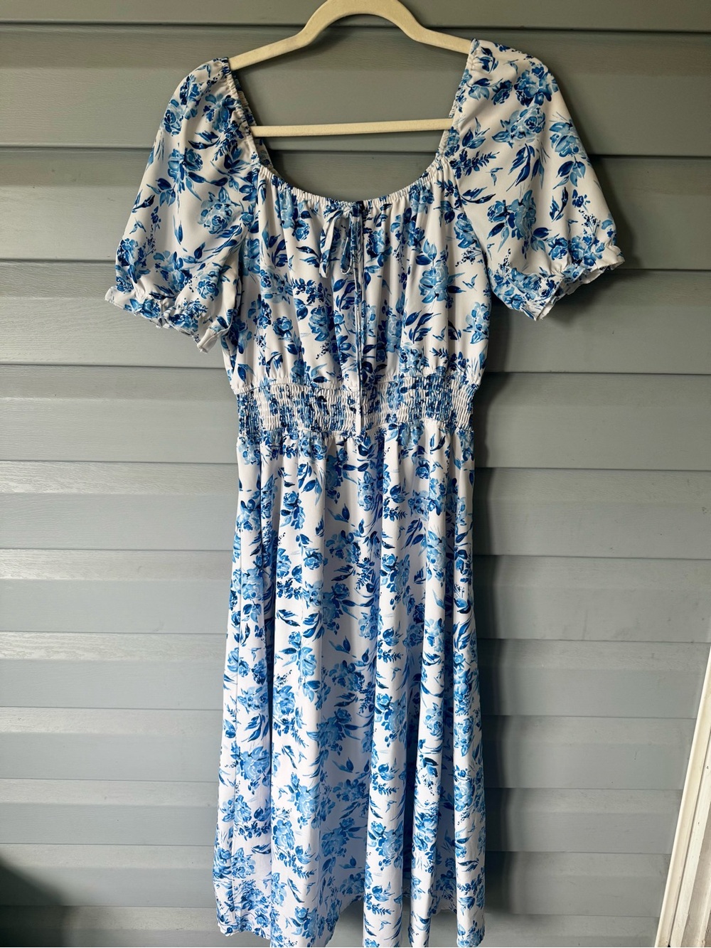 Blue/White Floral Puff-Sleeve Midi Dress - Size L